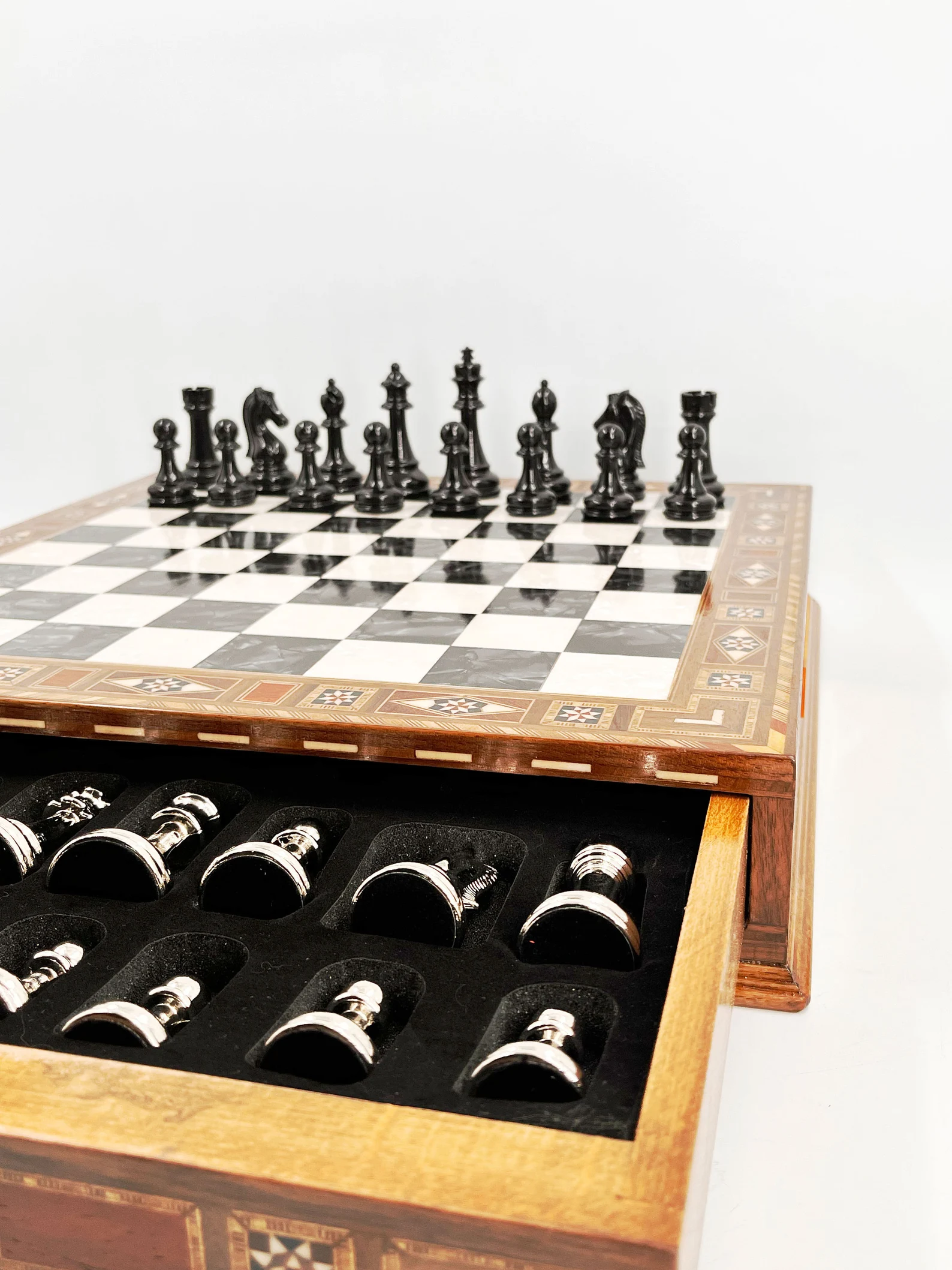 High Quality Personalized Handmade Black And White Chess Board With Chess Pieces Storage Drawer Chess